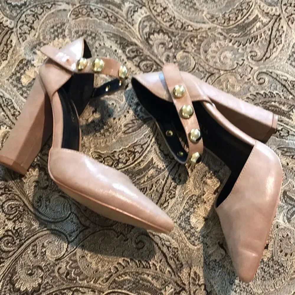 Shoe Republic LA size 8 five inch heels excellent condition